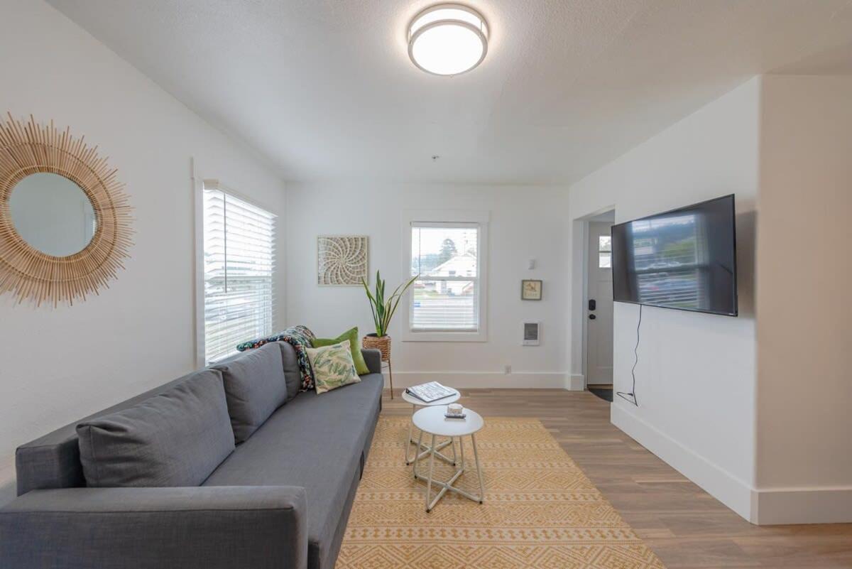 #Stayinmydistrict Coos Bay Cypress Cottage Zewnętrze zdjęcie
